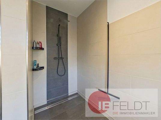 Dusche im Master-Bad