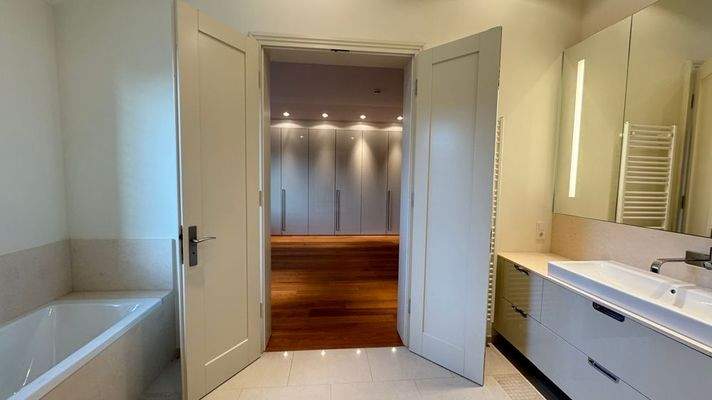 Badezimmer mit Wanne