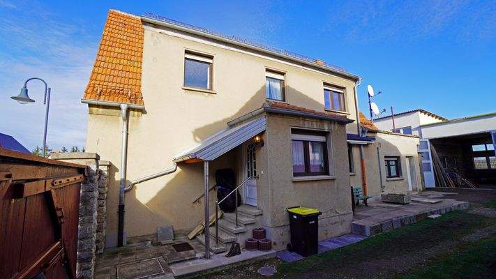 Alle Fenster sind mit Rollläden ausgestattet