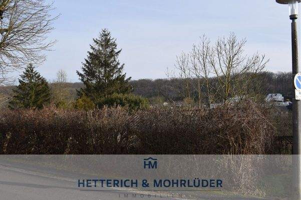 Straßenansicht von rechts