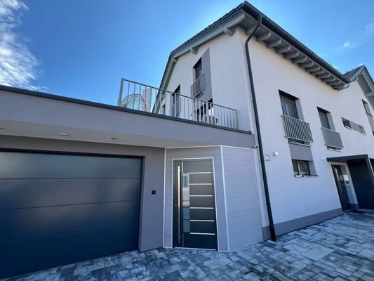 Aussenansicht mit Garage