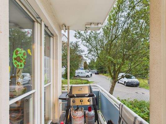 2. Balkon zur Straße