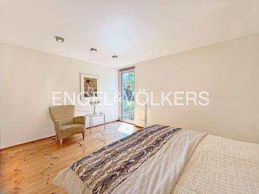 Schlafzimmer mit Gartenzugang