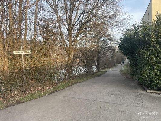 Fuß-Radweg am Neckar entlang