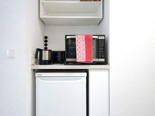 107 Küchenzeil Mikrowelle, Kühlschrank (1 von 1)