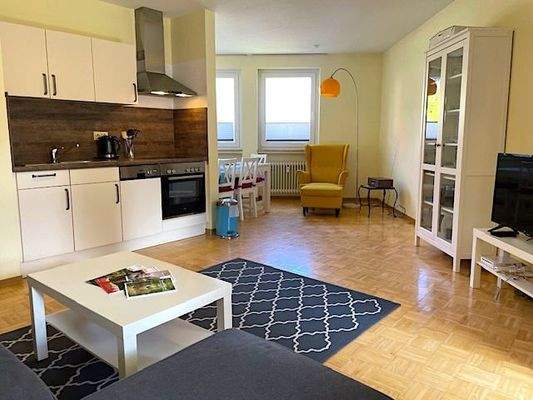 Wohn/Esszimmer mit Küchernzeile