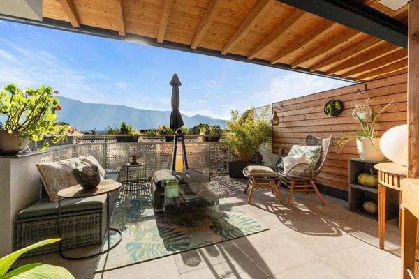 wundervolle, uneinsehbare Loggia mit Panoramablick