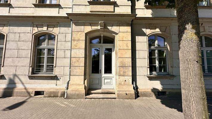 Haupteingang Straßenseite