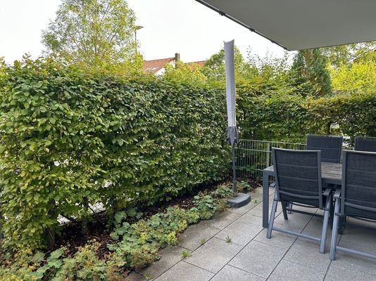 Terrasse mit Gartenanteil