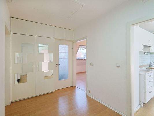 Geräumiger Eingangsbereich im Dachgeschoss