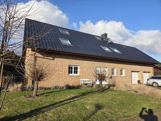 Vorderansicht mir Garagen