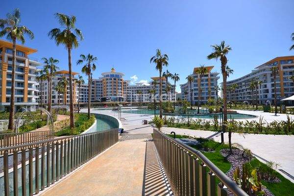Apartment in Azura World Residence Near the Sea in Türkler