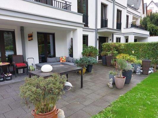 Terrasse mit Eingangsbereich