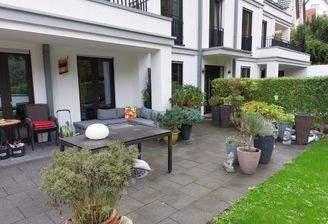 Terrasse mit Eingangsbereich