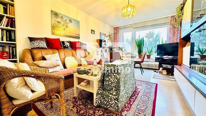 Wohn / Esszimmer / Zugang Balkon