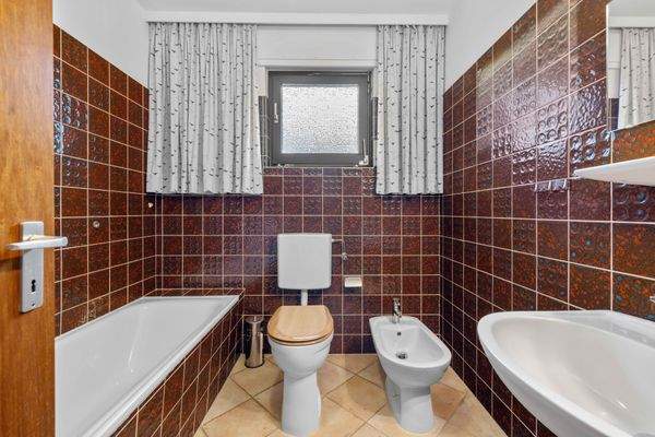 Badezimmer mit Wanne