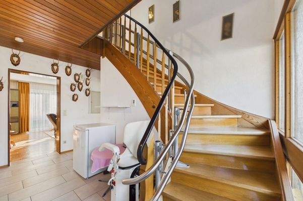 Diele & Treppe in das DG