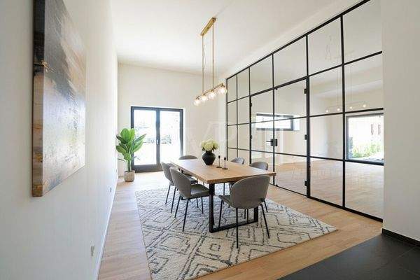 Esszimmerr_KI-Staging