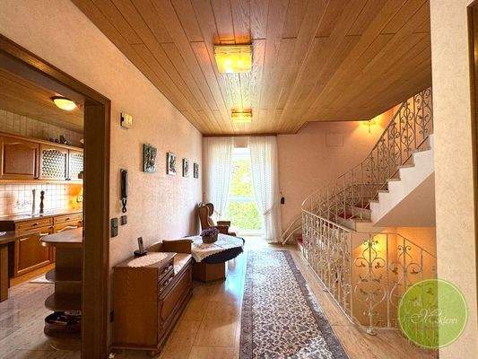 ... mit angenzenden Treppenhaus ... 