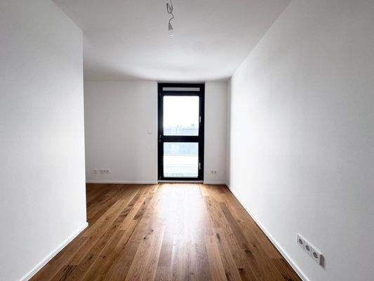 Helles Zimmer mit Fenster