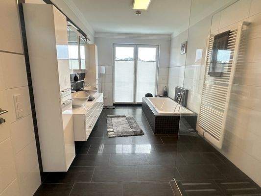 weitere Badansicht im Obergeschoss