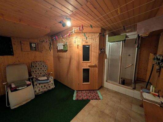 Heizungsraum samt Sauna und Dusche
