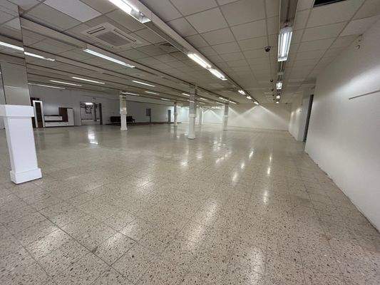 Verkaufs-/Lagerfläche