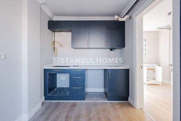 Key-Ready Whole Building in Fatih 100 m from Arterial Road