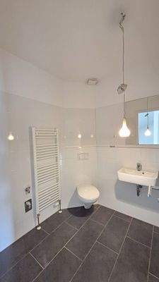 1. OG Duschbad mit WM-Anschluss.jpg