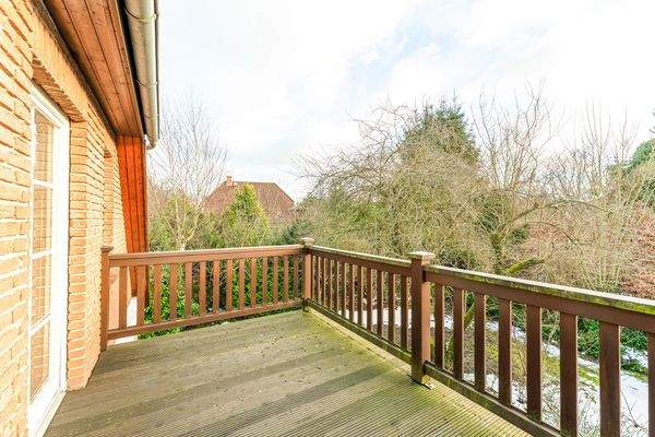 Balkon, südlich ausgerichtet mit Blick in den Garten