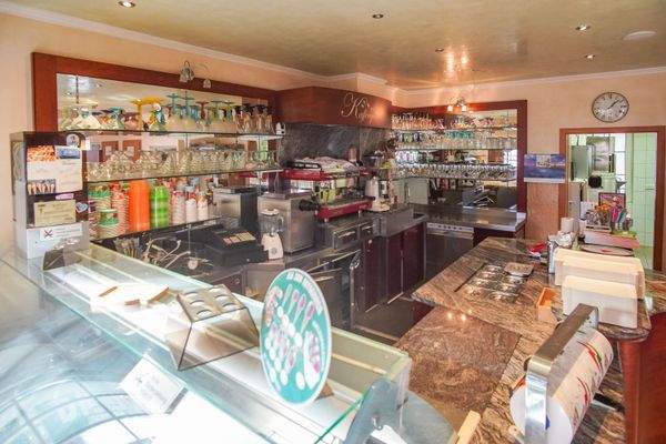 Eistheke, Tresen und Kaffeebar