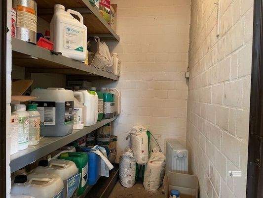 Düngemittelraum mit Heizkörper und Frostwächter