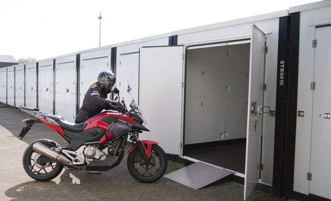 z.B. Motorrad-Garage BSL