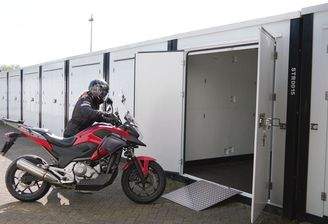 z.B. Motorrad-Garage BSL