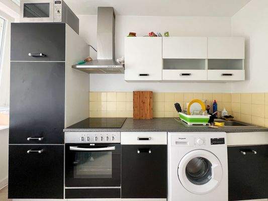 Einbauküche mit Fenster