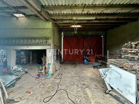 Große Scheune mit 2 großen Toren