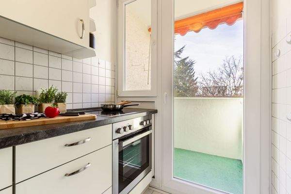 Küche mit Balkon