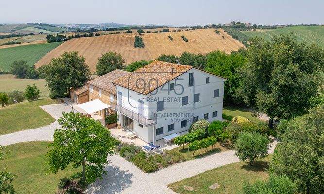 Charmantes Landhaus mit 4 Apartments und Panoramablick in Belvedere Ostrense – Marken