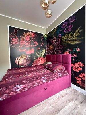 Schlafzimmer mit angrenzendem Ankleidebereich