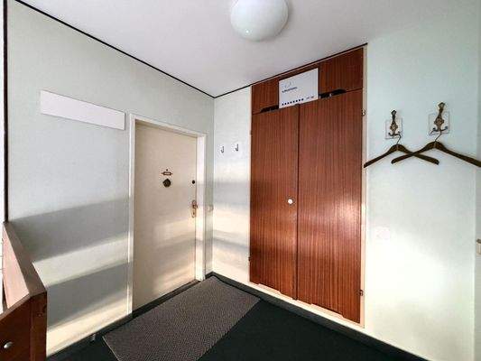 Stiegenhaus ( ohne Lift ) / Wohnungseingang