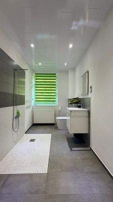 Das Badezimmer im EG