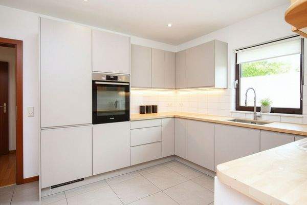 Geräumige Küche (KI)