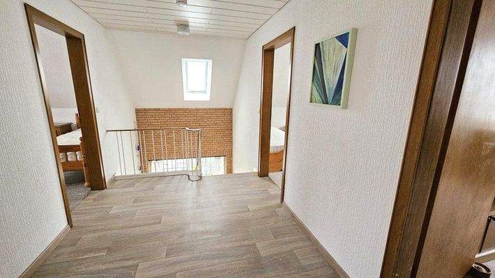 Flur OG mit Treppengang 