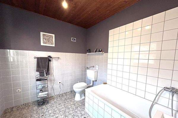 Badezimmer mit Wanne