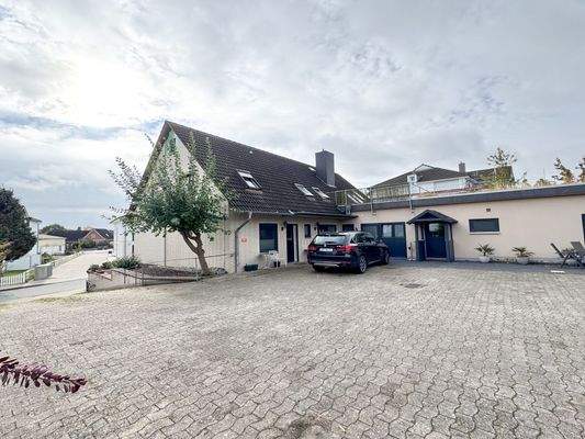 gepflastertes Grundstück