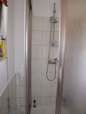 O19 WE4 Bad Dusche