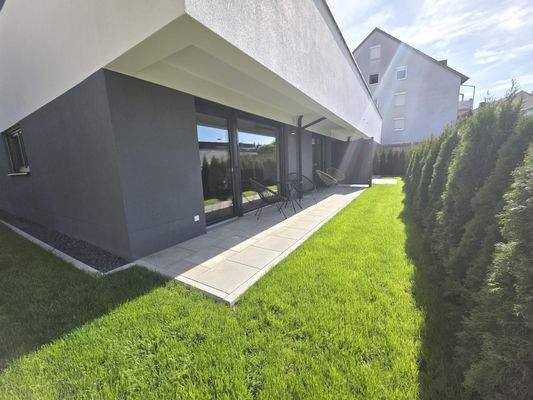 Terrasse mit Gartenanteil