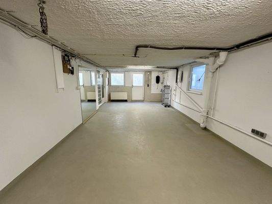 Multifunktionaler Kellerraum mit Tageslicht