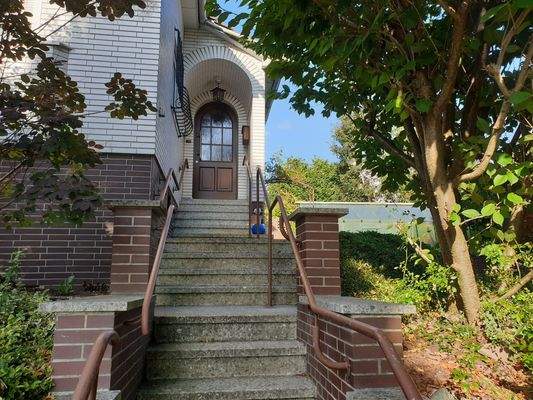 Treppe zum Hauseingang