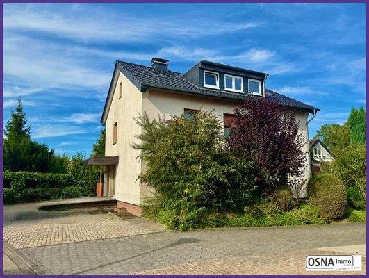 Haus Straßenansicht seitlich